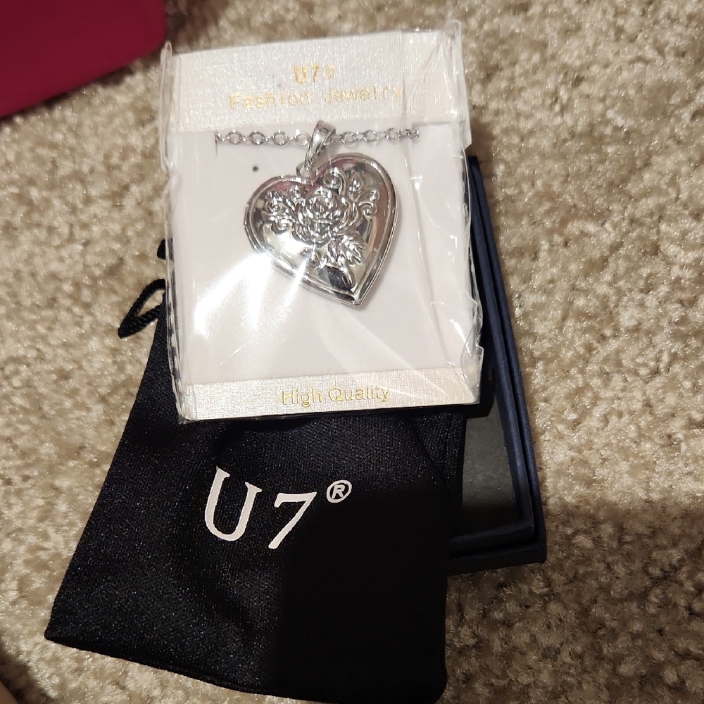 Heart Locket - Picture 2 of 2